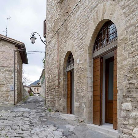 Casa Falcucci Губио Екстериор снимка